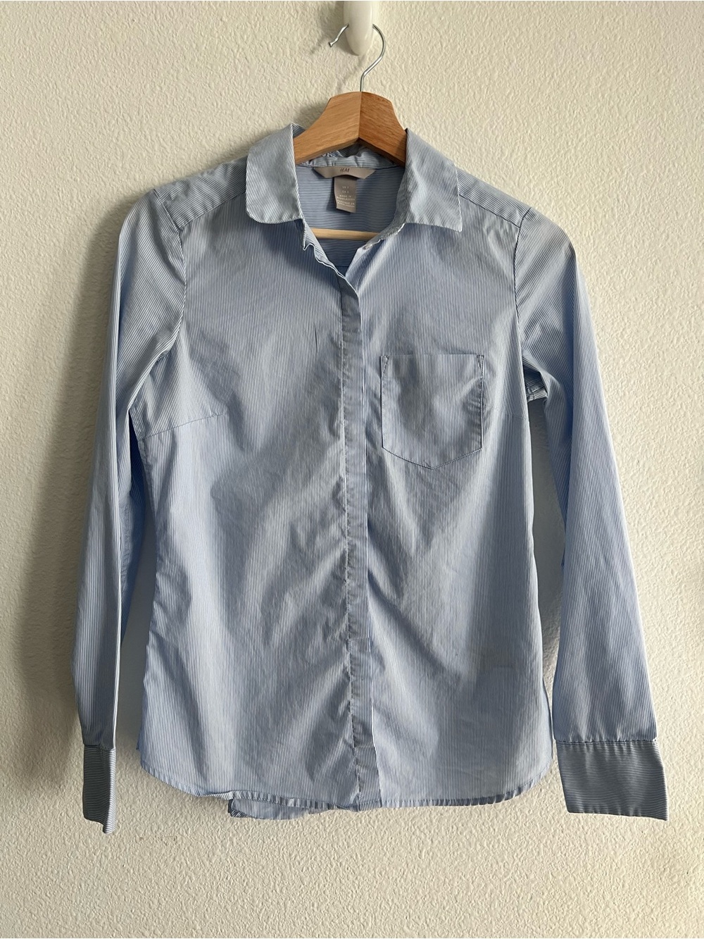 H&M Light Blue Women's Cotton Blend Button Down (XS)